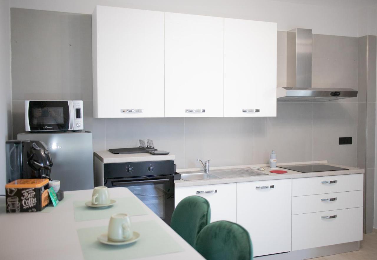 E-Twelve Apartment Napoli Bagian luar foto